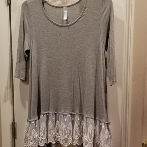 Paisley Grace Gray Lace Trim Tunic Top Sz Small